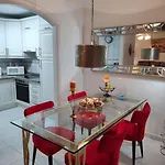 Penthouse Sabina Mit Jacuzzi * 卡亚俄萨尔瓦赫
