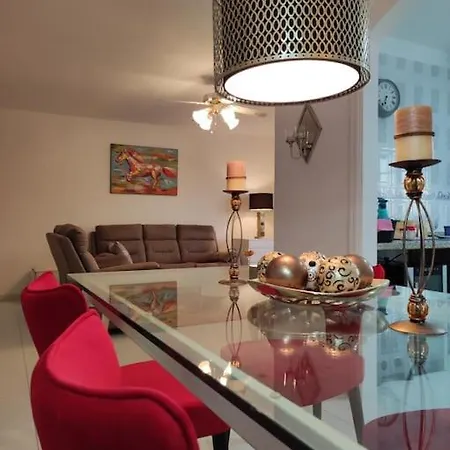 Penthouse Sabina Mit Jacuzzi * קיאו סלבאחה