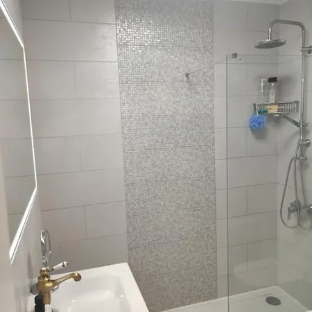 בית נופש Penthouse Sabina Mit Jacuzzi קיאו סלבאחה