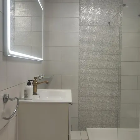 Penthouse Sabina Mit Jacuzzi קיאו סלבאחה