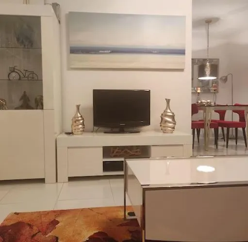 Penthouse Sabina Mit Jacuzzi * קיאו סלבאחה